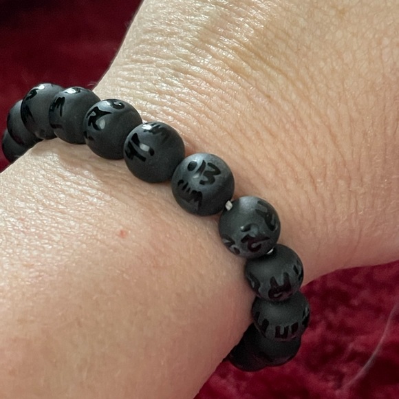 Carved black carnelian bracelet - Picture 4 of 7